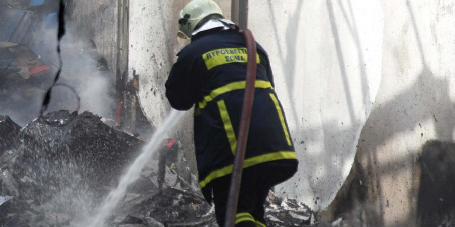 ΣΤΡΟΒΟΛΟΣ: Ξέσπασε πυρκαγιά σε οικία - Μέσα οι ένοικοι 